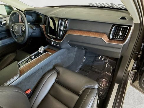 Certified 2023 Volvo XC60 B5 Ultimate w/ Protection Package Premier image 31