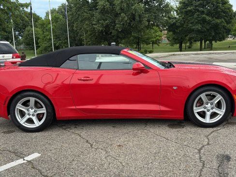 Used 2019 Chevrolet Camaro LT image 2