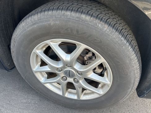 Used 2023 Chrysler Pacifica Touring-L image 11