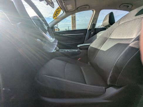 Used 2022 Nissan Altima 2.5 SV FWD image 16