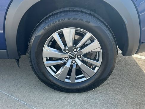 Used 2025 Nissan Pathfinder SV FWD image 17