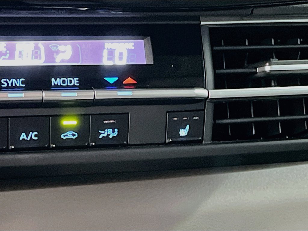 Used 2023 Toyota Sienna XLE AWD/4WD image 19