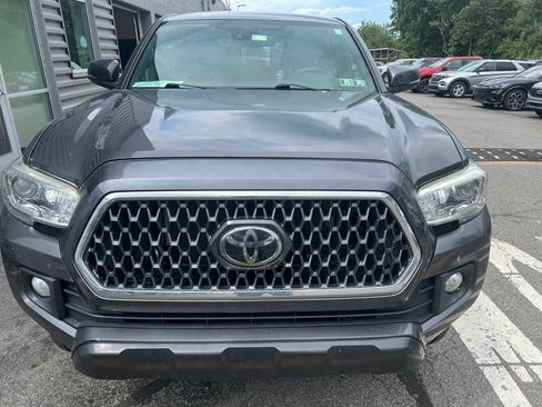 Used 2018 Toyota Tacoma TRD Off-Road AWD/4WD image 2