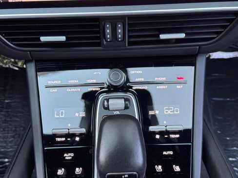 Used 2021 Porsche Cayenne Turbo S image 34