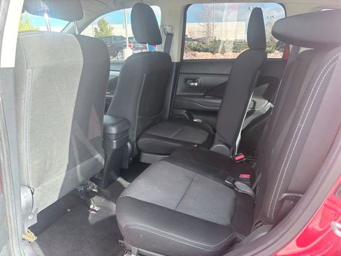 Used 2018 Mitsubishi Outlander SE AWD/4WD image 23