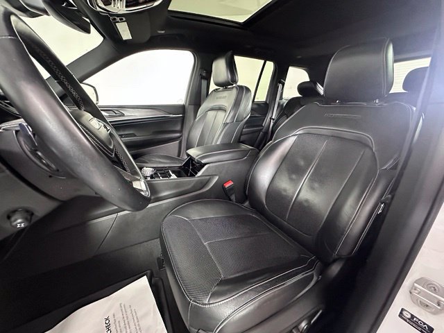 Used 2022 Jeep Grand Cherokee Overland AWD/4WD image 22