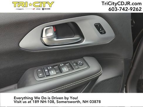 New 2026 Chrysler Pacifica Limited w/ S Appearance Package image 11