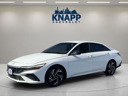 Used 2025 Hyundai Elantra Sport FWD image 1