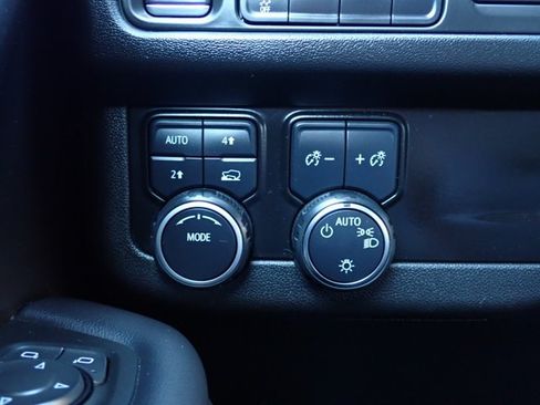 Used 2022 Chevrolet Suburban LT AWD/4WD image 23