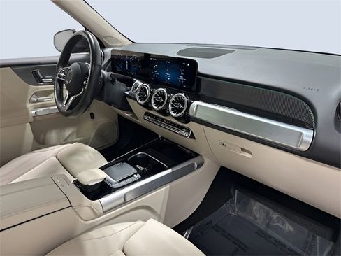 Used 2023 Mercedes-Benz EQB 300 4MATIC image 12