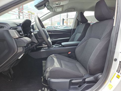 Used 2025 Toyota Camry LE FWD image 11