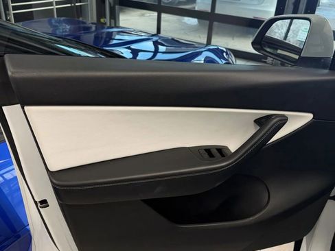 Used 2020 Tesla Model Y Long Range image 23