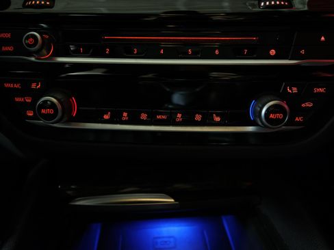 Used 2019 BMW 540i w/ Convenience Package image 24