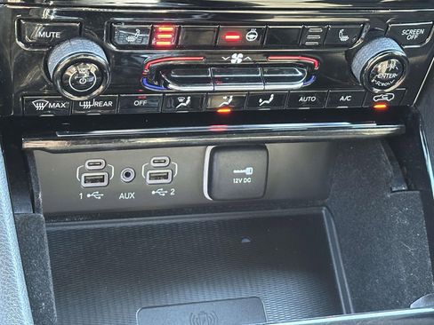 Used 2022 Jeep Grand Cherokee L Laredo image 12