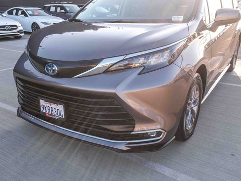 Certified 2024 Toyota Sienna XLE w/ XLE Plus Package AWD/4WD image 11