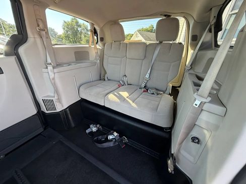 Used 2014 Dodge Grand Caravan SE w/ Quick Order Package 29E SE FWD image 17