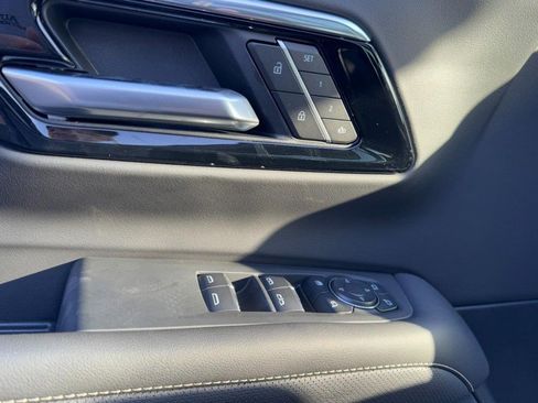 New 2026 Chevrolet Suburban Premier image 40