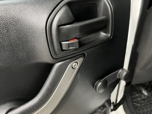 Used 2016 Jeep Wrangler Unlimited Sport w/ Connectivity Group image 42