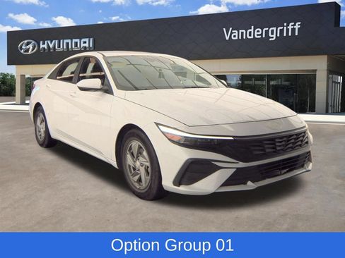 Used 2024 Hyundai Elantra SE FWD image 4