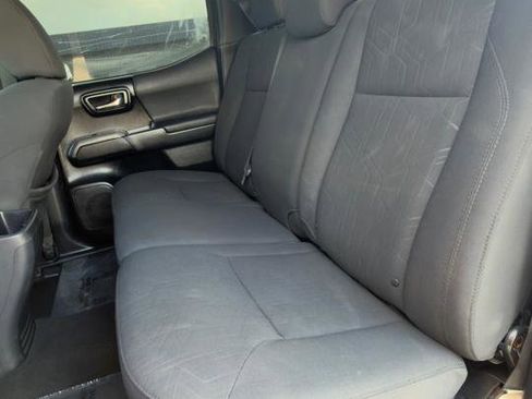 Used 2017 Toyota Tacoma TRD Sport w/ Tow Package (A/T) image 24