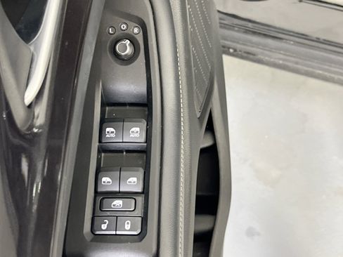 Used 2023 Jeep Grand Cherokee L Laredo image 17