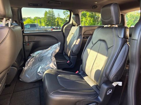 New 2027 Chrysler Pacifica Select AWD/4WD image 26