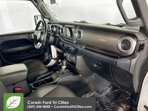 Used 2019 Jeep Wrangler Unlimited Sahara AWD/4WD image 27