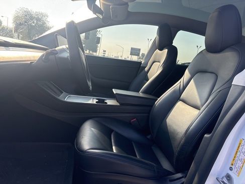 Used 2021 Tesla Model Y Long Range image 9