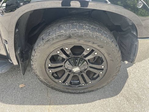 Used 2018 Toyota Tundra SR5 w/ SR5 Upgrade Package AWD/4WD image 21