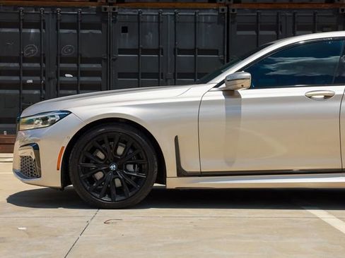 Used 2022 BMW 740i w/ Luxury Rear Seating Package RWD image 33