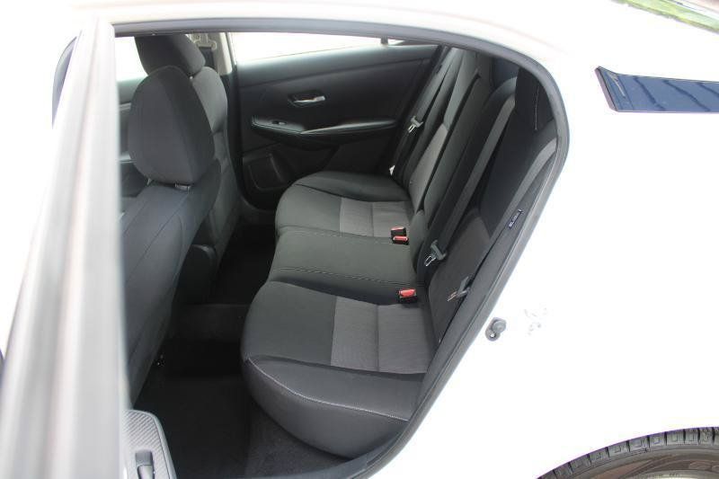 Used 2022 Nissan Sentra SV FWD image 12