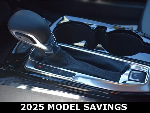 New 2025 Chevrolet Trax LT w/ Sunroof Package image 23