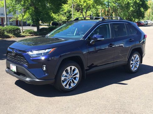 Used 2025 Toyota RAV4 XLE Premium w/ Weather Package AWD/4WD image 11