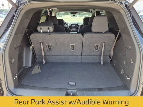 Used 2022 Chevrolet Traverse LT FWD image 26