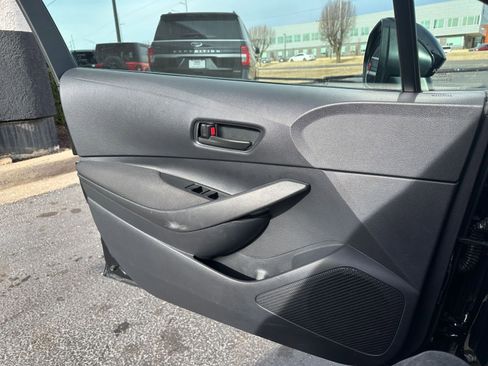 Used 2025 Toyota Corolla LE image 20
