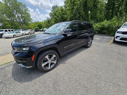 Used 2023 Jeep Grand Cherokee L Limited w/ Luxury Tech Group II AWD/4WD image 2