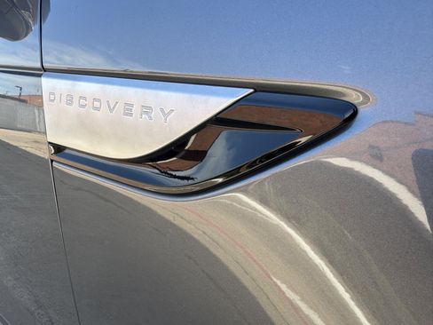 Used 2017 Land Rover Discovery HSE AWD/4WD image 13