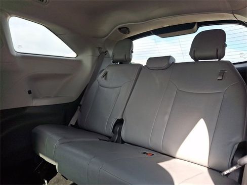 Used 2024 Toyota Sienna XLE image 12