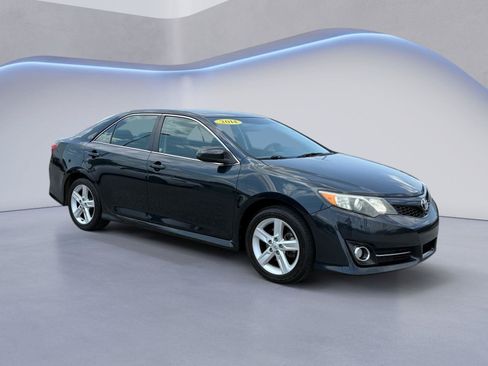 Used 2014 Toyota Camry SE FWD image 1