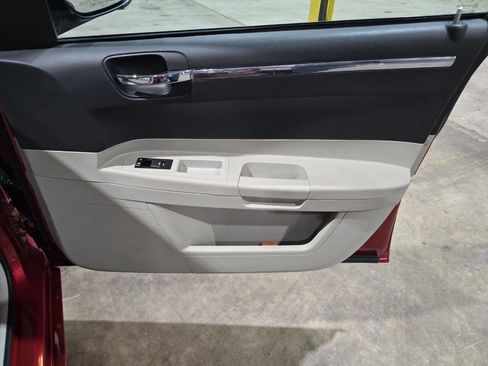 Used 2007 Chrysler 300 Touring L image 32