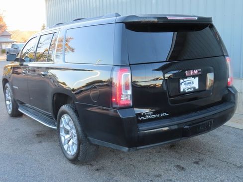 Used 2020 GMC Yukon XL SLT image 8
