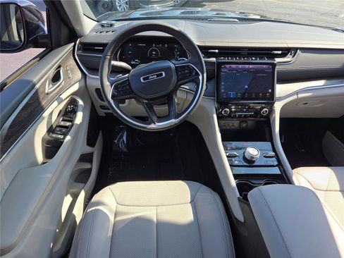 Used 2022 Jeep Grand Cherokee Overland w/ MOPAR Finishing Package image 21