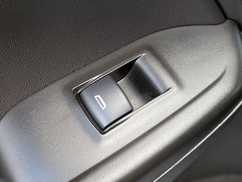 Used 2025 Chevrolet TrailBlazer LT image 28