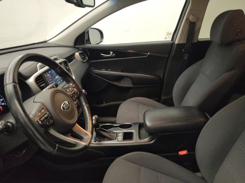 Used 2017 Kia Sorento LX w/ LX Convenience Package image 17