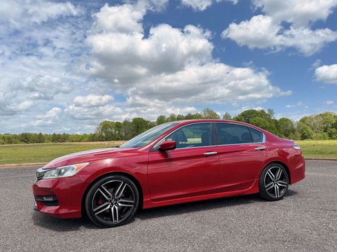 Used 2017 Honda Accord Sport image 1