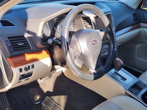 Used 2014 Subaru Outback 2.5i Limited image 2