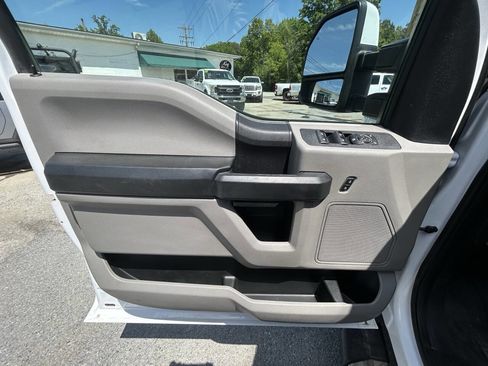 Used 2018 Ford F550 4x4 Crew Cab Super Duty w/ Power Equipment Group image 16