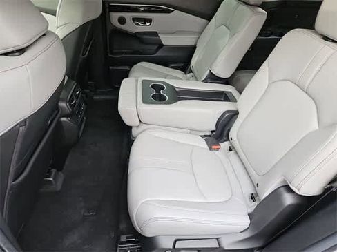 Used 2025 Honda Pilot Touring image 21