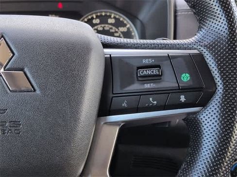 Used 2024 Mitsubishi Outlander SE image 25