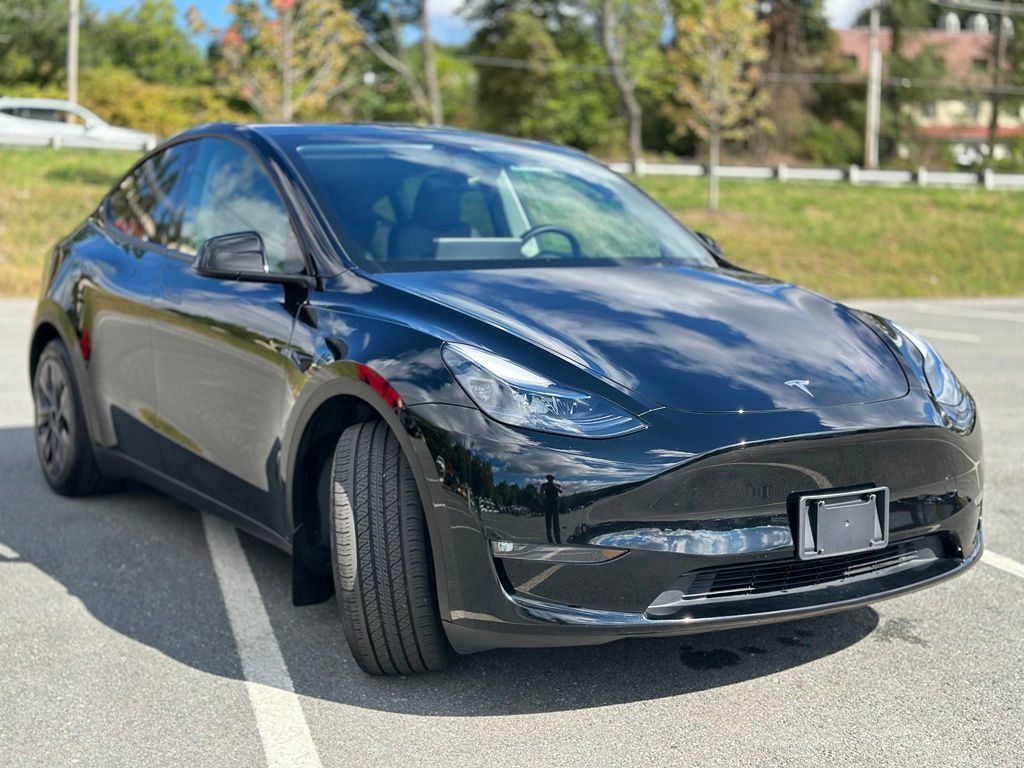 Used 2025 Tesla Model Y Long Range AWD/4WD image 9
